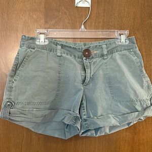 Sale 🎈3/$20 EUC Old Navy 100% Cotton Cuffed Cargo Shorts size 4